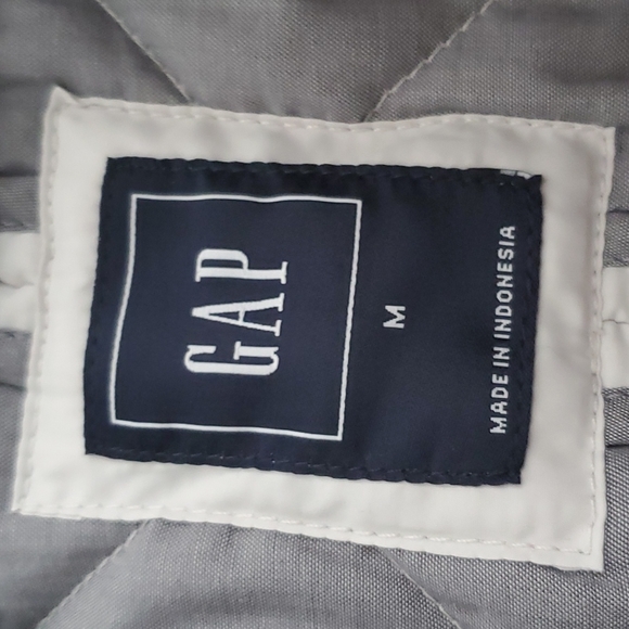 Gap Quilted Puffer Vest Size Medium - Picture 3 of 6